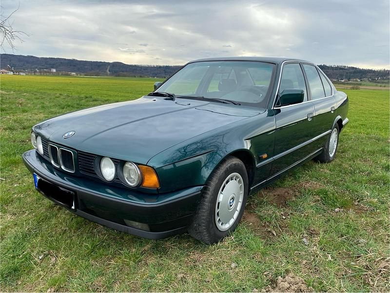 Grün Gebraucht 1992 BMW 525 Limousine | 7.999 € - Bild 1/4