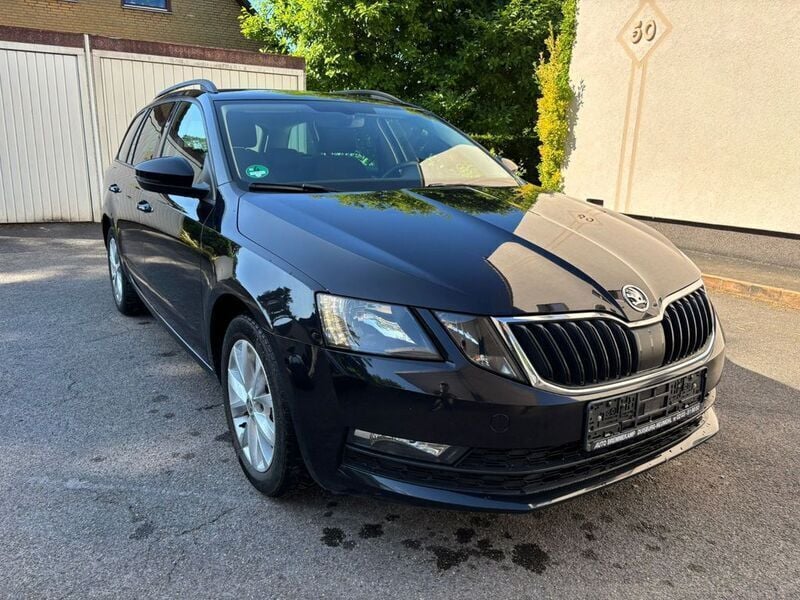 Schwarz Gebraucht 2020 Skoda Octavia Ambition Limousine | 9.990 € (Fairer Preis) - Bild 1/4