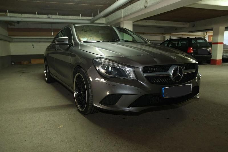 Gebraucht Mercedes CLA200 156 PS (114 kW) 2014 Grau Limousine