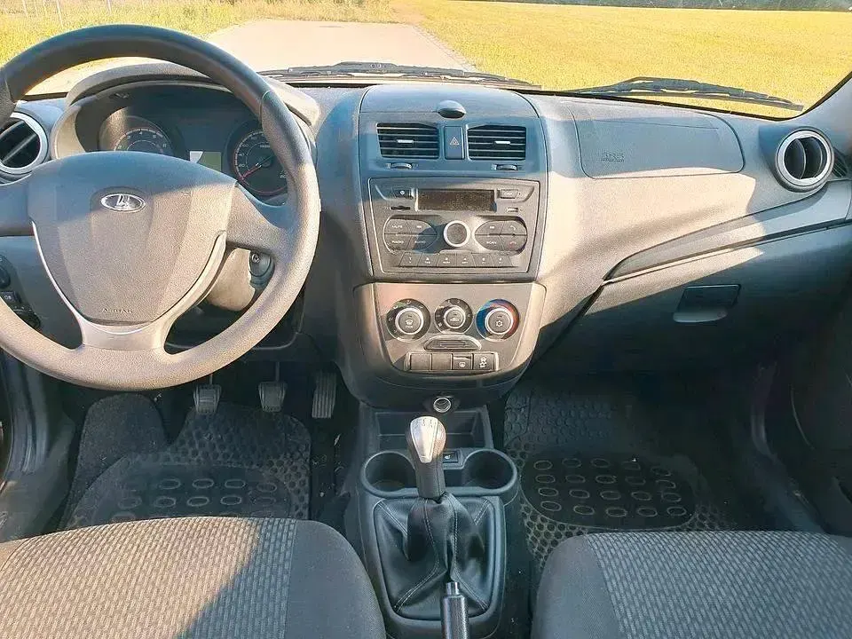 Gebraucht Lada Kalina 98 PS (72 kW) 2016 Braun Kleinwagen