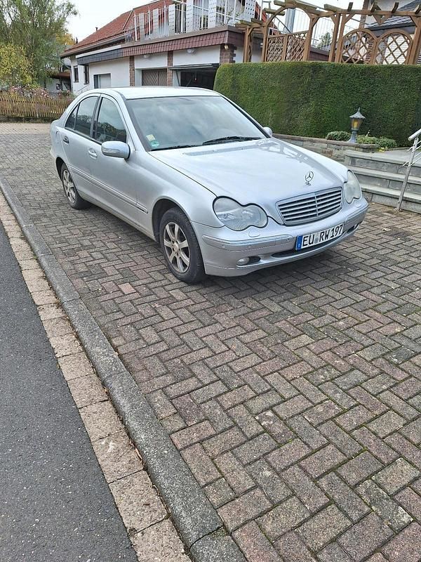 Silber Gebraucht 2000 Mercedes C180 Limousine | 700 € (Superpreis) - Bild 1/4