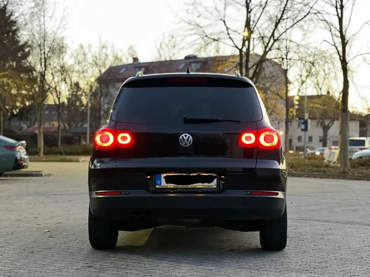 Gebraucht VW Tiguan Trendline 140 PS (102 kW) 2010 Schwarz SUV