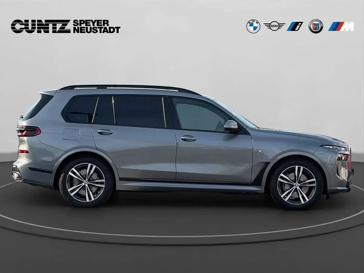 Gebraucht BMW X7 M Sport 340 PS (250 kW) 2025 Skyscraper grau SUV