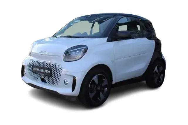 Weiß Gebraucht 2023 Smart ForTwo Coupé Passion Exclusive Kleinwagen | 15.440 € (Etwas zu teuer) - Bild 1/4