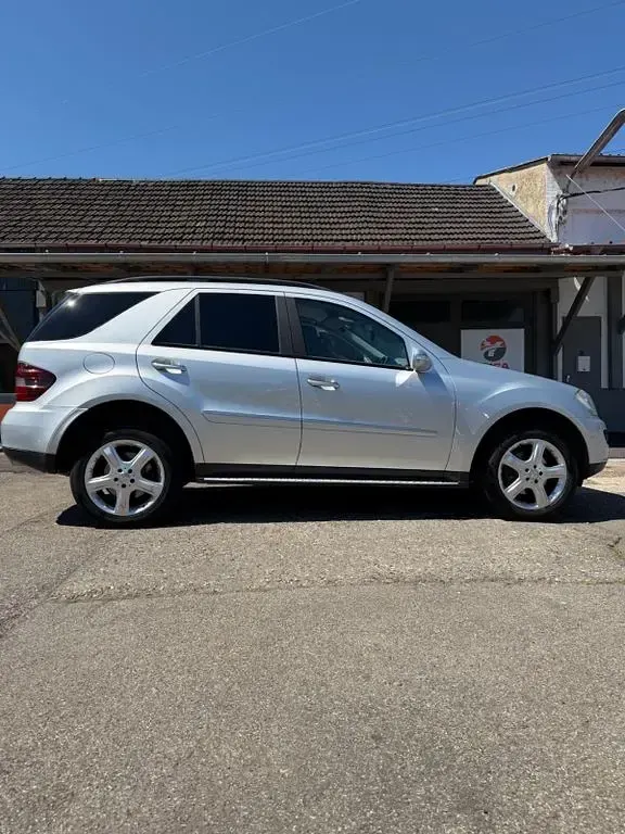 Gebraucht Mercedes ML320 224 PS (164 kW) 2007 Grau SUV