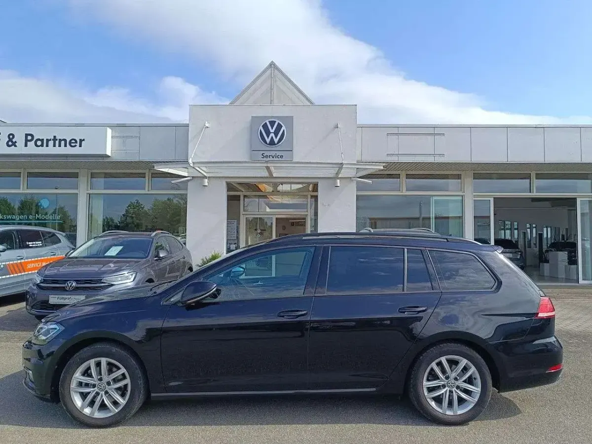 Gebraucht VW Golf VII Comfortline 150 PS (110 kW) 2020 Deep black perleffekt Kombi