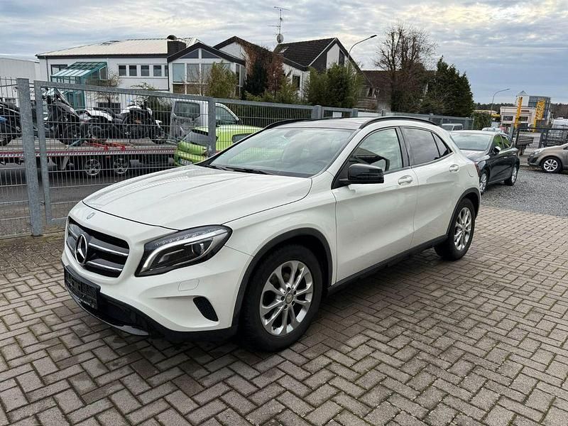 Gebraucht Mercedes GLA200 136 PS (100 kW) 2014 Weiß SUV