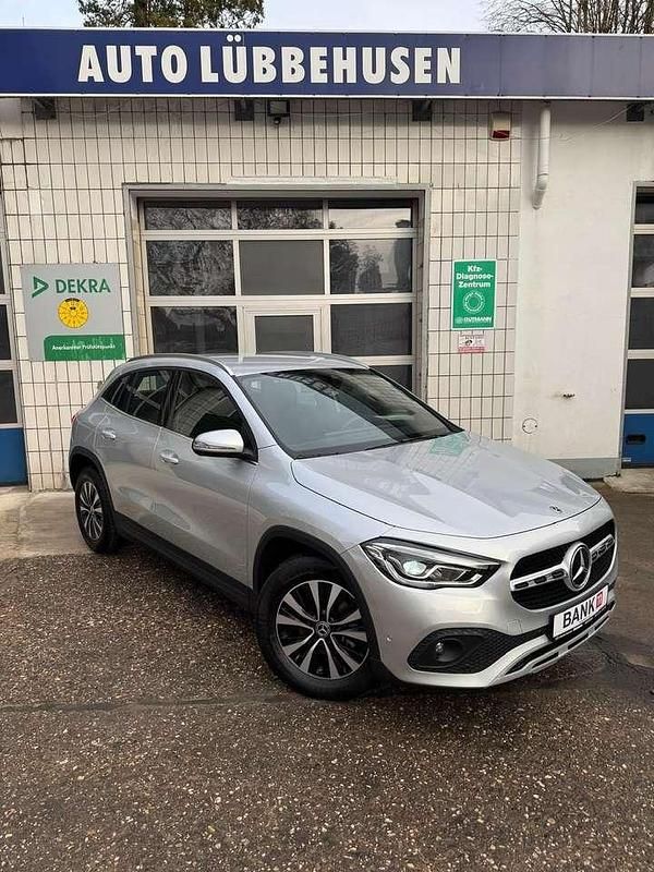 Gebraucht Mercedes GLA180 136 PS (100 kW) 2021 Iridiumsilber  metalliclack SUV