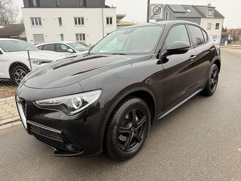 Schwarz Gebraucht 2017 Alfa Romeo Stelvio Super SUV | 18.990 € (Etwas zu teuer) - Bild 1/4