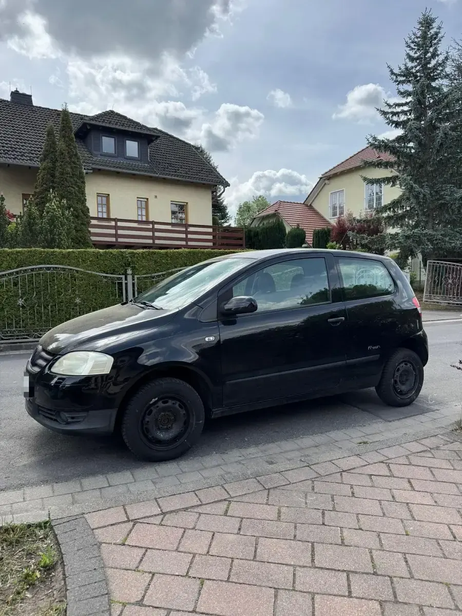 Gebraucht VW Fox 55 PS (40 kW) 2008 Schwarz Kleinwagen