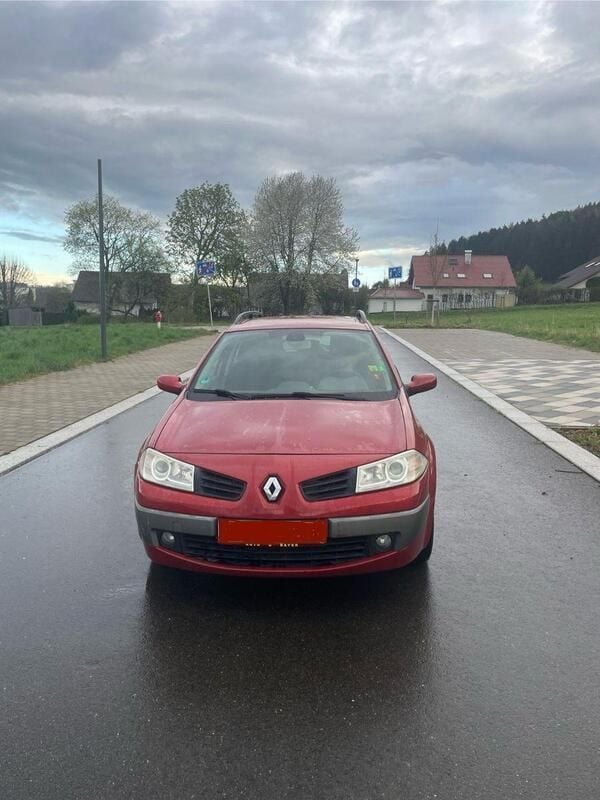 Rot Gebraucht 2006 Renault Mégane GrandTour Authentique Kombi | 2.200 € (Fairer Preis) - Bild 1/4
