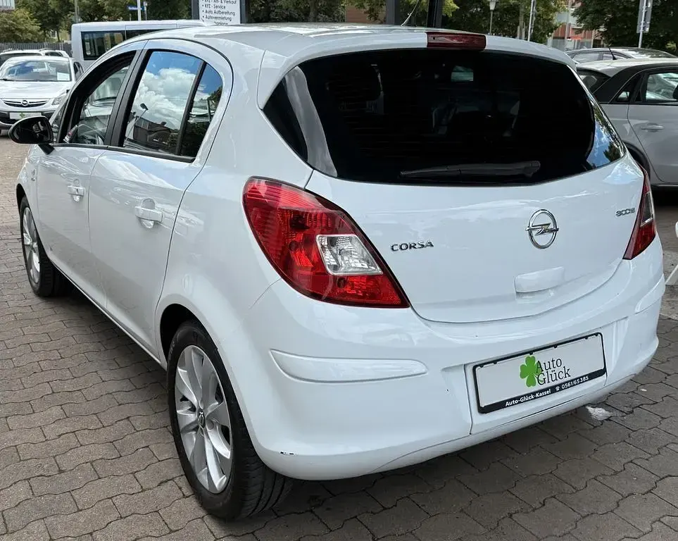 Gebraucht Opel Corsa 69 PS (50 kW) 2013 Weiß Kleinwagen
