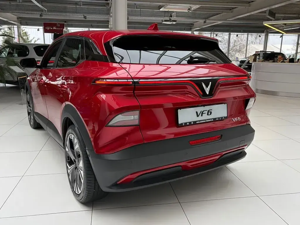 Neu VinFast VF 6 Plus 150 kW (204 PS) 2026 Crimson red SUV