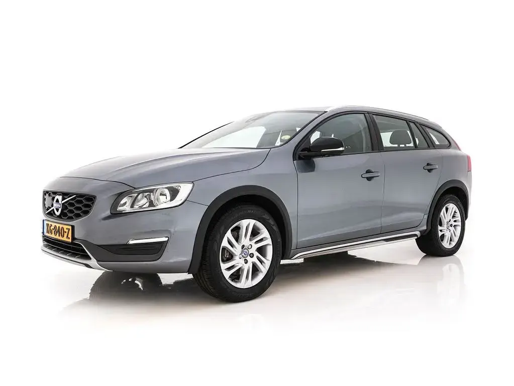 Gebraucht Volvo V60 CC Business Edition 150 PS (110 kW) 2015 Grau Kombi