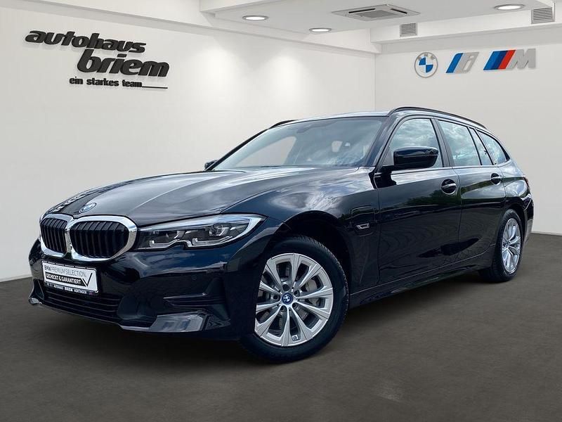 Schwarz Gebraucht 2022 BMW 330e Advantage Kombi | 28.300 € (Superpreis) - Bild 1/4