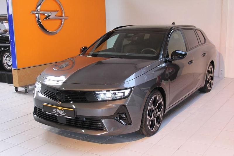 Platiniumgrau (metallic) Gebraucht 2024 Opel Astra Ultimate Kombi | 25.470 € (Fairer Preis) - Bild 1/4