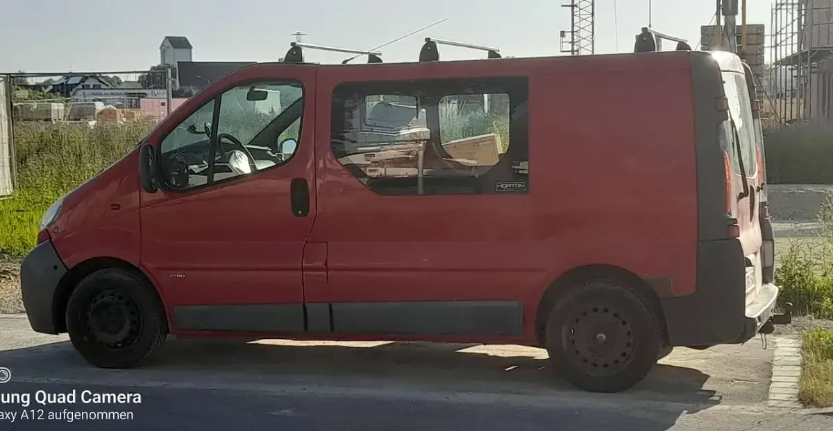 Gebraucht Opel Vivaro 101 PS (74 kW) 2004 Rot Van / Kleinbus