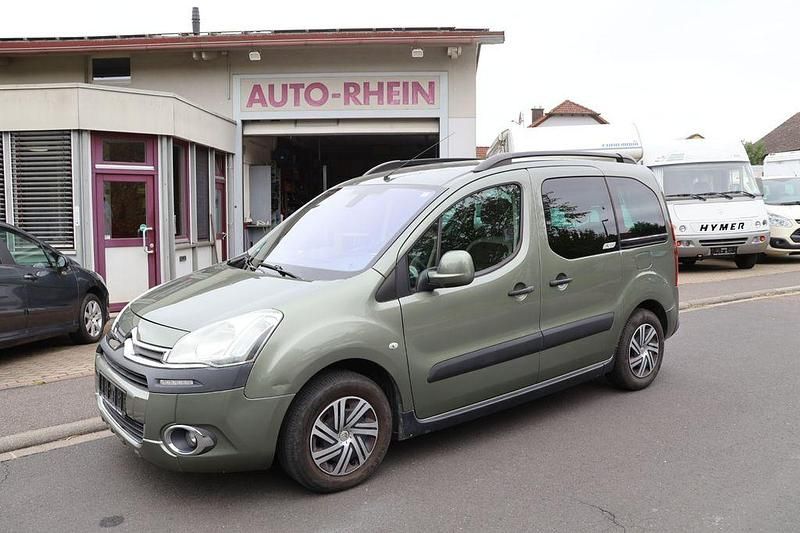 Grün Gebraucht 2014 Citroën Berlingo XTR Van / Kleinbus | 5.870 € (Fairer Preis) - Bild 1/4