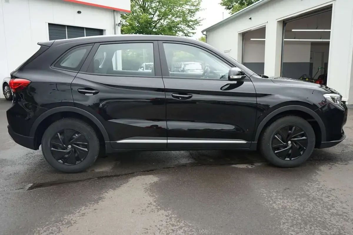 Neu MG ZS 197 PS (144 kW) 2026 Schwarz SUV