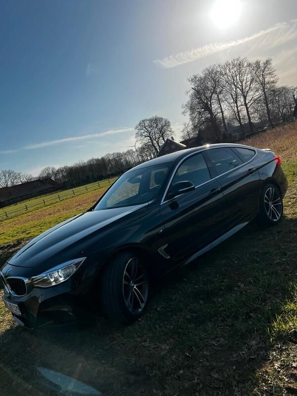 Schwarz Gebraucht 2015 BMW 330 Comfort Edition Limousine | 9.999 € (Superpreis) - Bild 1/4