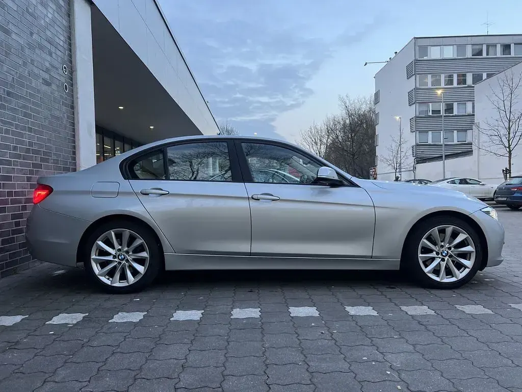 Gebraucht BMW 330 Advantage 258 PS (189 kW) 2016 Silber Limousine
