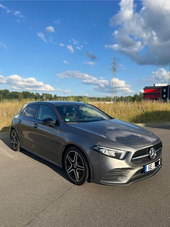 Grau Gebraucht 2019 Mercedes A220 AMG line Limousine | 28.000 € (Etwas zu teuer) - Bild 1/4