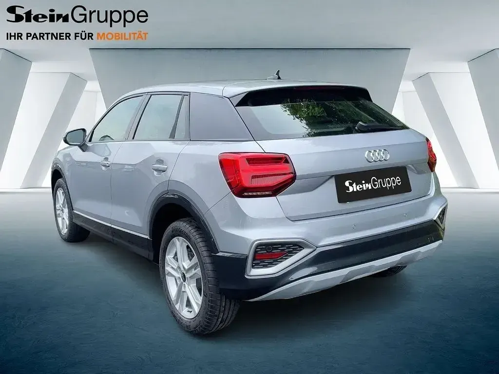 Neu Audi Q2 Advanced 150 PS (110 kW) 2026 Silber SUV