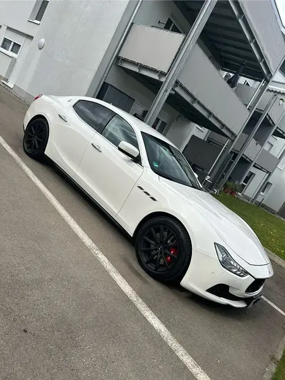 Gebraucht Maserati Ghibli 275 PS (202 kW) 2015 Weiß Limousine