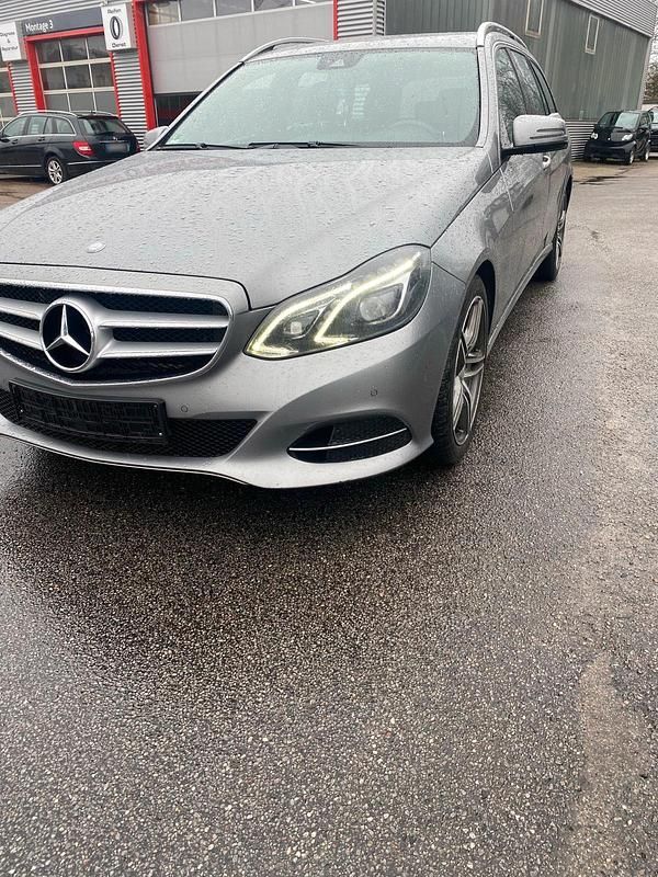 Gebraucht Mercedes E220 170 PS (125 kW) 2013 Grau Kombi