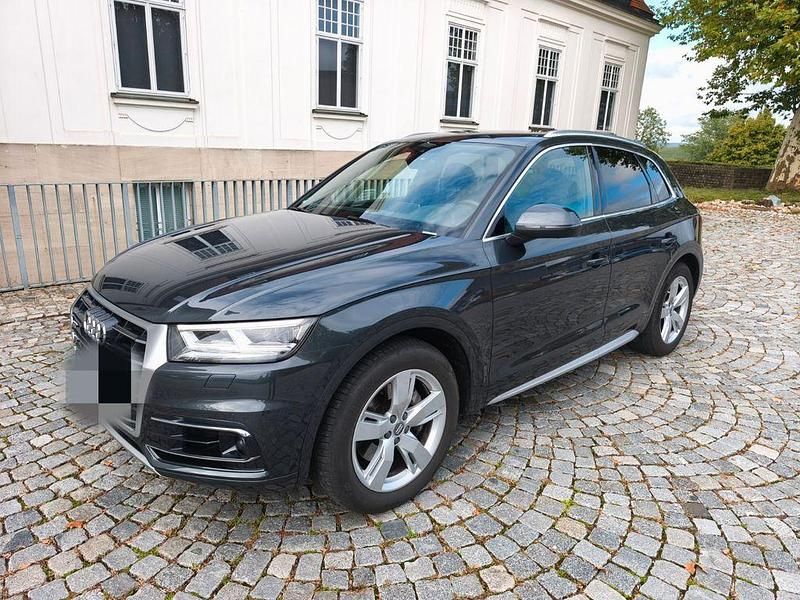 Grau Gebraucht 2020 Audi Q5 Sport SUV | 34.650 € (Superpreis) - Bild 1/4