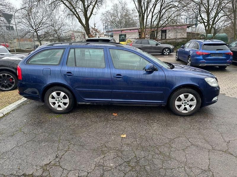 Gebraucht Skoda Octavia Impuls Edition 105 PS (77 kW) 2011 Blau Limousine