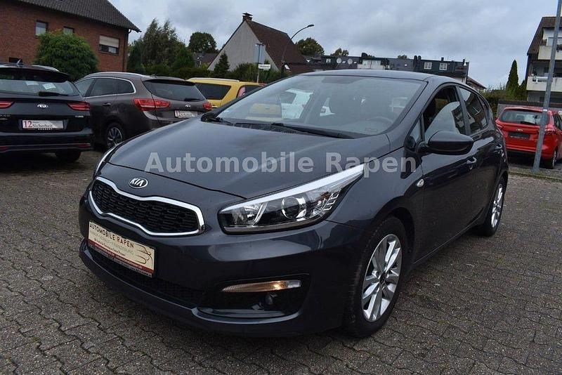 Grau Gebraucht 2016 Kia Ceed Edition 7 Limousine | 8.490 € (Fairer Preis) - Bild 1/4