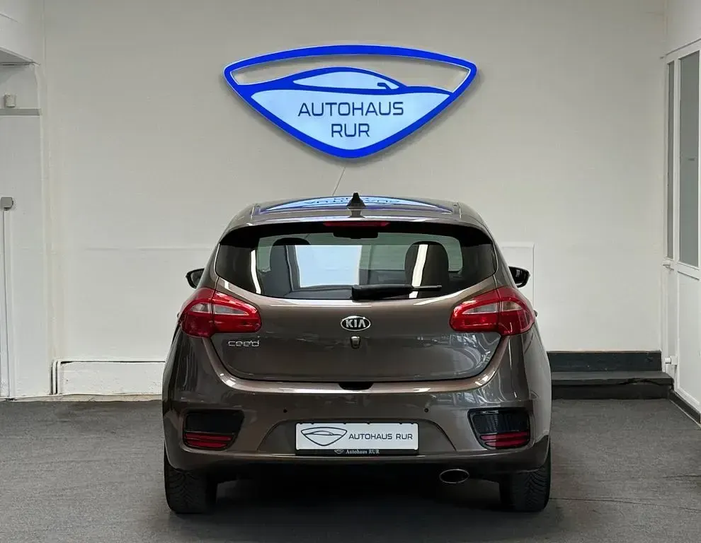 Gebraucht Kia Ceed Edition 7 135 PS (99 kW) 2018 Braun Kleinwagen