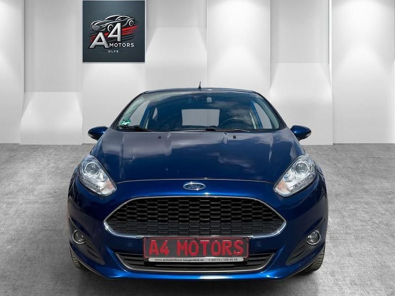 Gebraucht Ford Fiesta Celebration 80 PS (58 kW) 2017 Blau Kleinwagen
