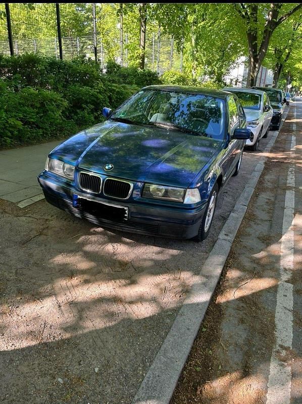 Blau Gebraucht 1998 BMW 316 Compact Kleinwagen | 990 € (Fairer Preis) - Bild 1/4