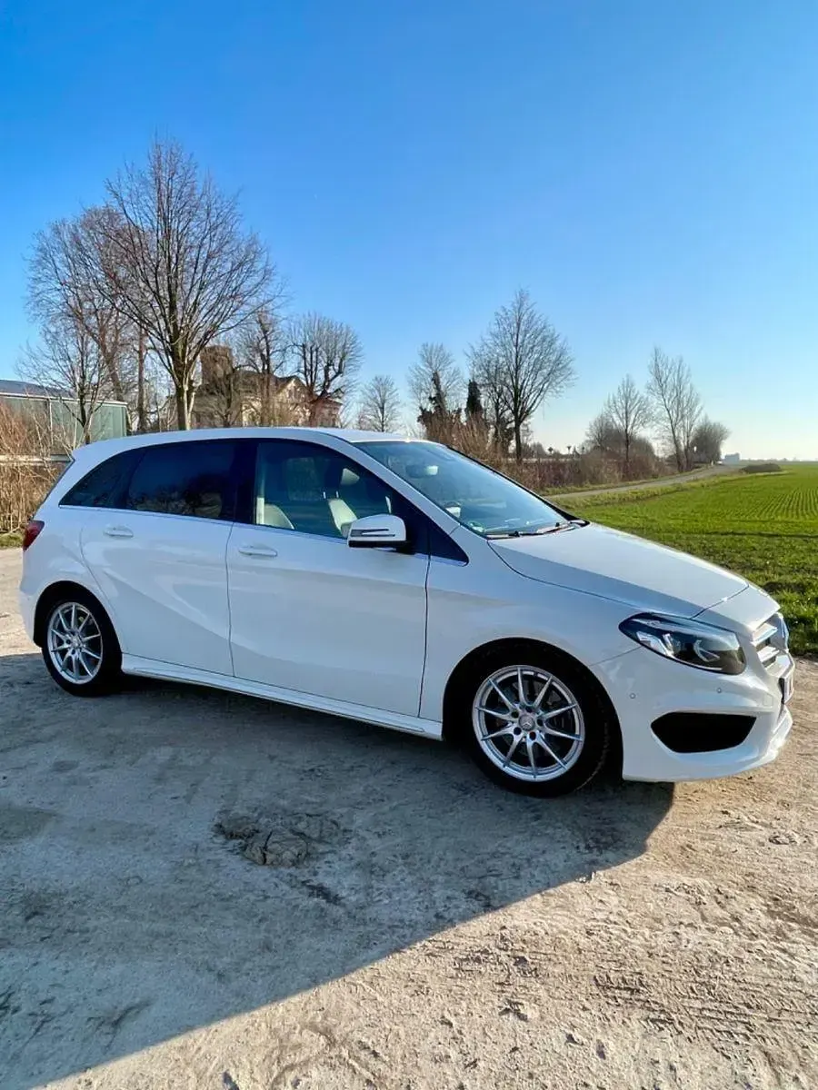 Gebraucht Mercedes B250 AMG line 211 PS (155 kW) 2016 Weiß Kleinwagen
