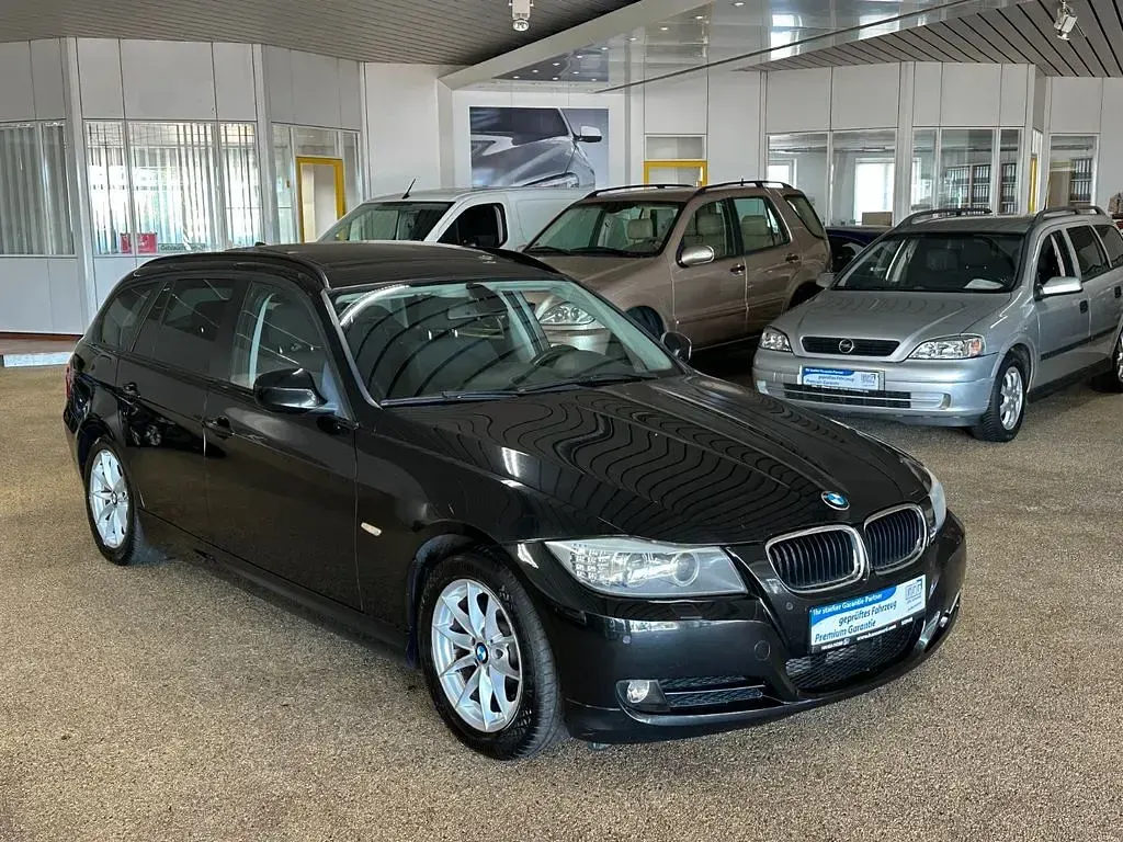 Gebraucht BMW 320 Sport Line 184 PS (135 kW) 2011 Schwarz Limousine