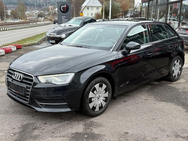 Schwarz Gebraucht 2014 Audi A3 Attraction Limousine | 7.999 € (Superpreis) - Bild 1/4