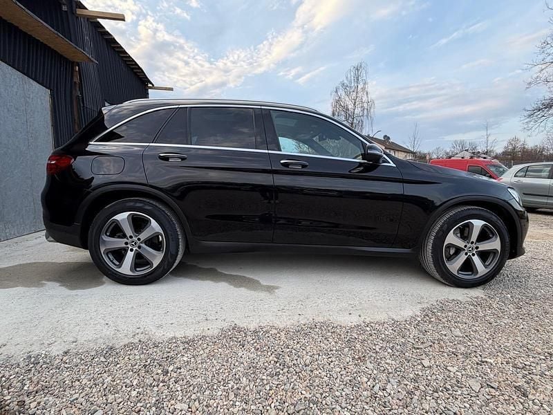 Używany Mercedes GLC350 258 KM (189 kW) 2017 Czarny SUV