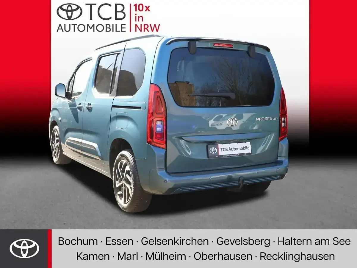 Gebraucht Toyota Proace Verso Basis 131 PS (96 kW) 2024 Grün Kombi