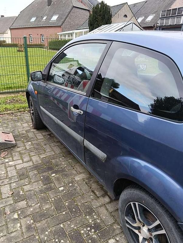 Gebraucht Ford Fiesta 60 PS (44 kW) 2006 Blau Kleinwagen