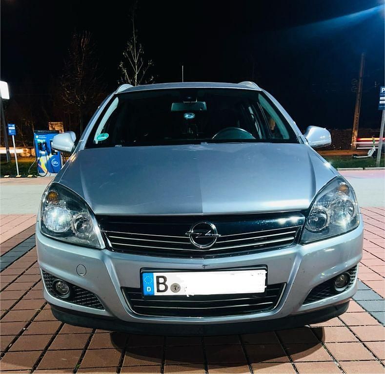 Blau Gebraucht 2010 Opel Astra Limousine | 3.900 € (Guter Preis) - Bild 1/4