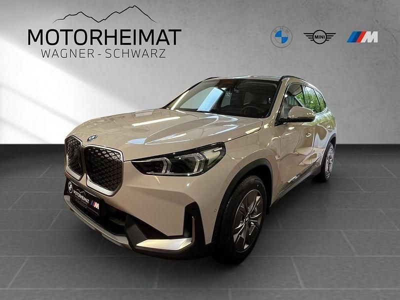 Grau Neu 2025 BMW iX1 Sport Line SUV | 44.745 € (Superpreis) - Bild 1/3