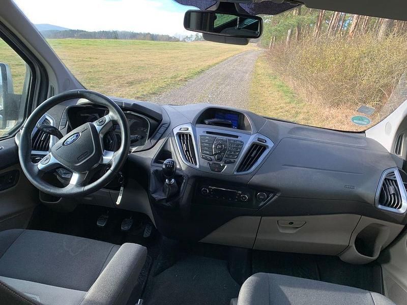 Gebraucht Ford Tourneo 155 PS (114 kW) 2015 Silber Van / Kleinbus