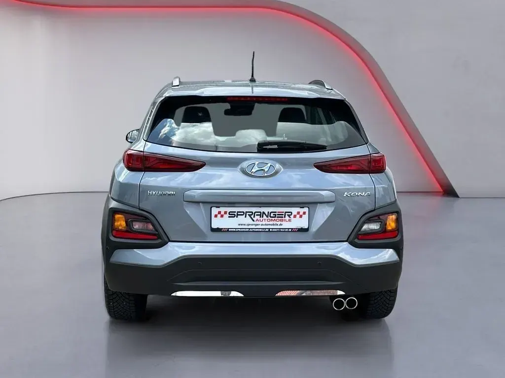 Gebraucht Hyundai Kona 120 PS (88 kW) 2018 Lake silver / mic SUV
