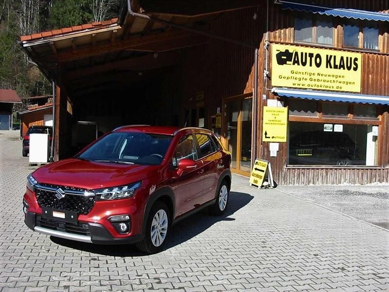 Rotmetallicperleffekt Neu 2025 Suzuki SX4 S-Cross Comfort SUV | 24.900 € (Superpreis) - Bild 1/4