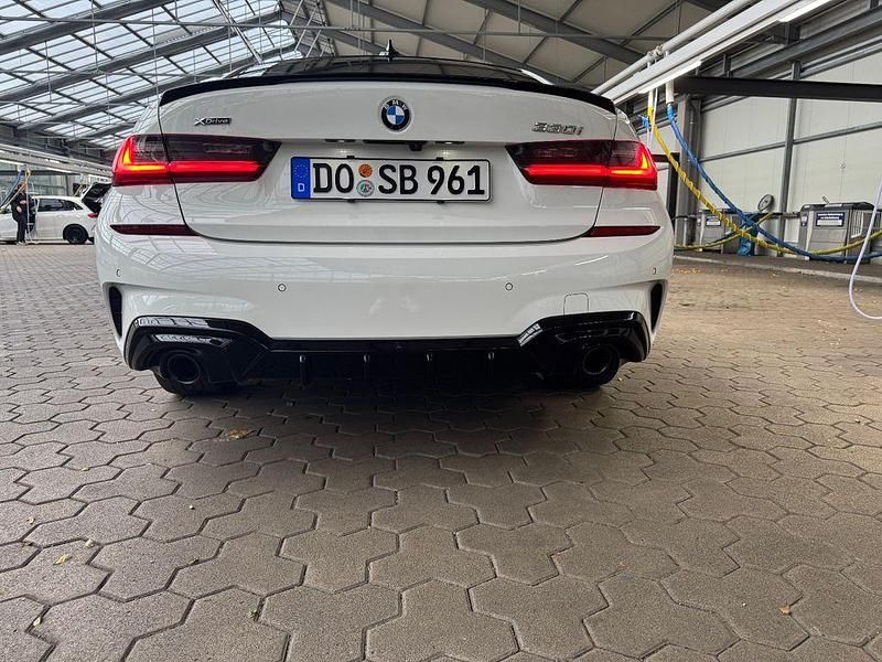 Gebraucht BMW 330 Shadowline 258 PS (189 kW) 2020 Weiß Limousine