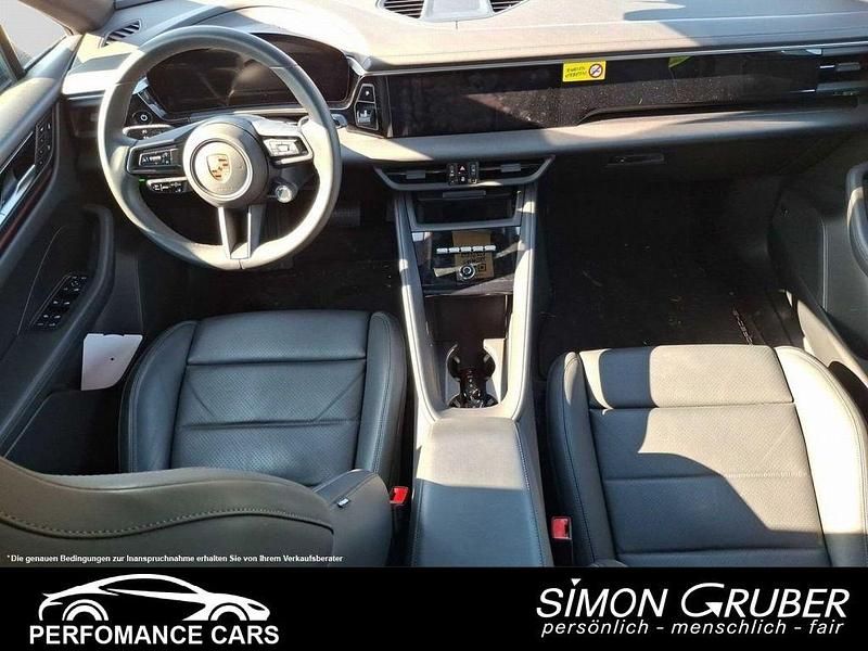 Gebraucht Porsche Macan 264 kW (360 PS) 2025 Tiefschwarz (metallic) SUV