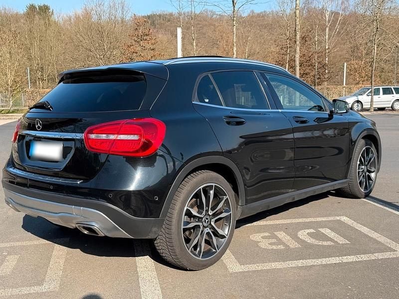 Gebraucht Mercedes GLA250 211 PS (155 kW) 2014 Schwarz SUV