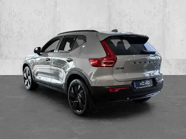 Neu Volvo XC40 Plus 163 PS (119 kW) 2026 SUV
